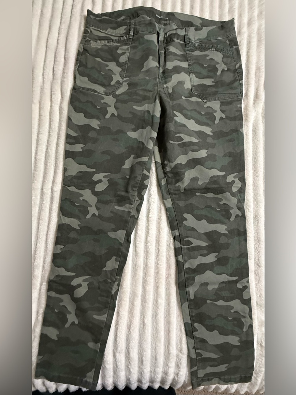 Old Navy Camo Pixie Pants